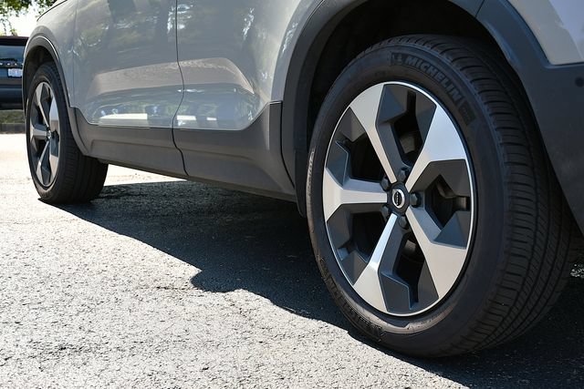 Certified 2026 Volvo XC40 B5 Plus AWD/4WD image 9