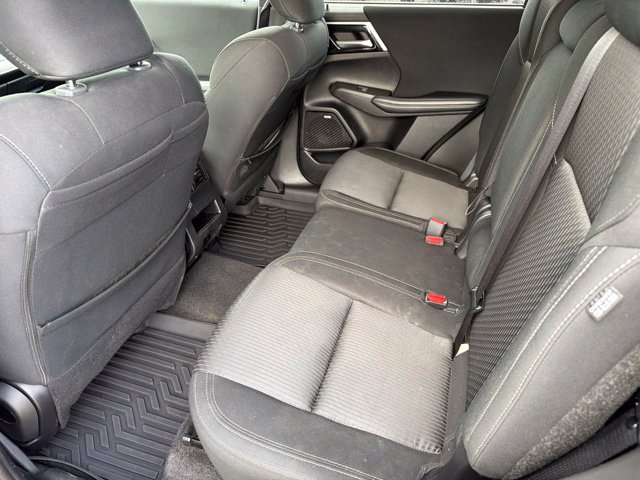 Used 2025 Mitsubishi Outlander ES FWD image 16
