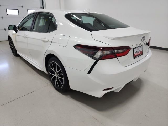 Used 2024 Toyota Camry SE FWD image 9