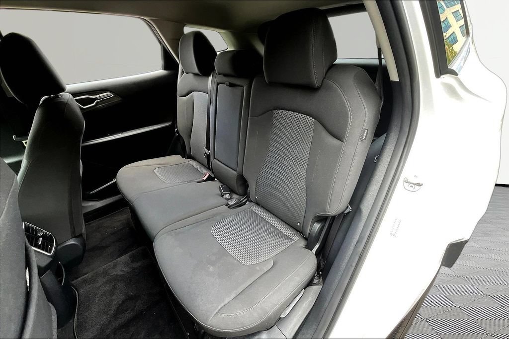 Used 2025 Kia Sportage LX FWD image 22
