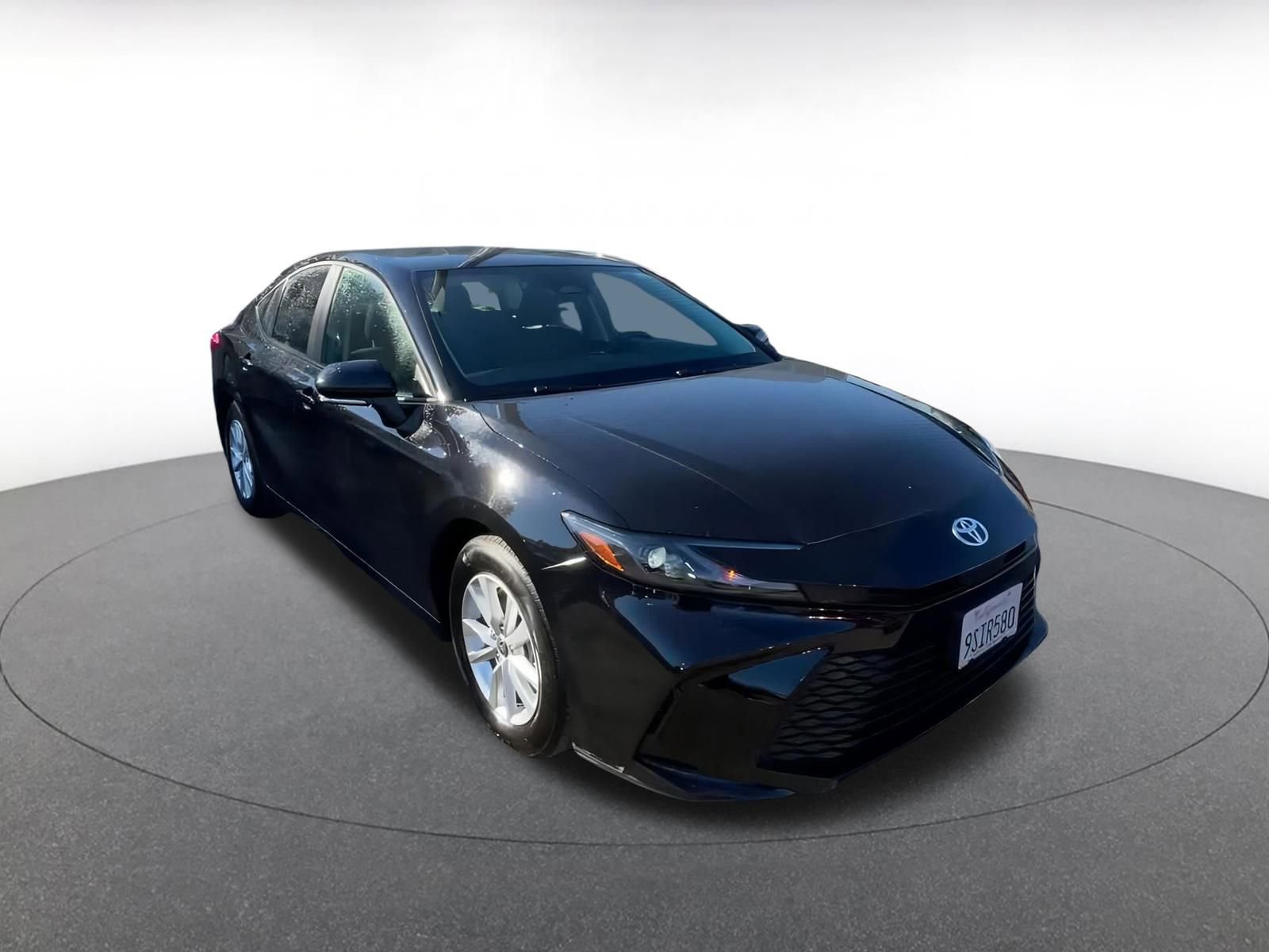 Used 2025 Toyota Camry LE image 3