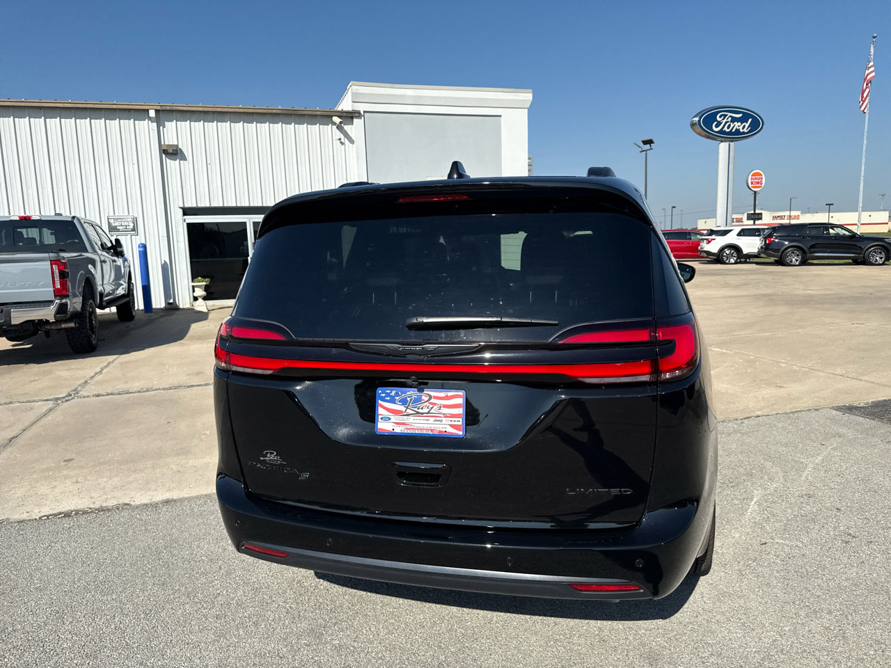 New 2026 Chrysler Pacifica Limited w/ S Appearance Package image 6