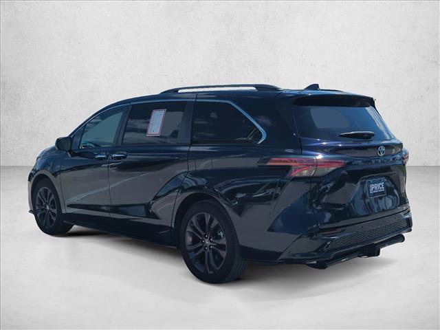 Used 2022 Toyota Sienna XSE FWD image 7
