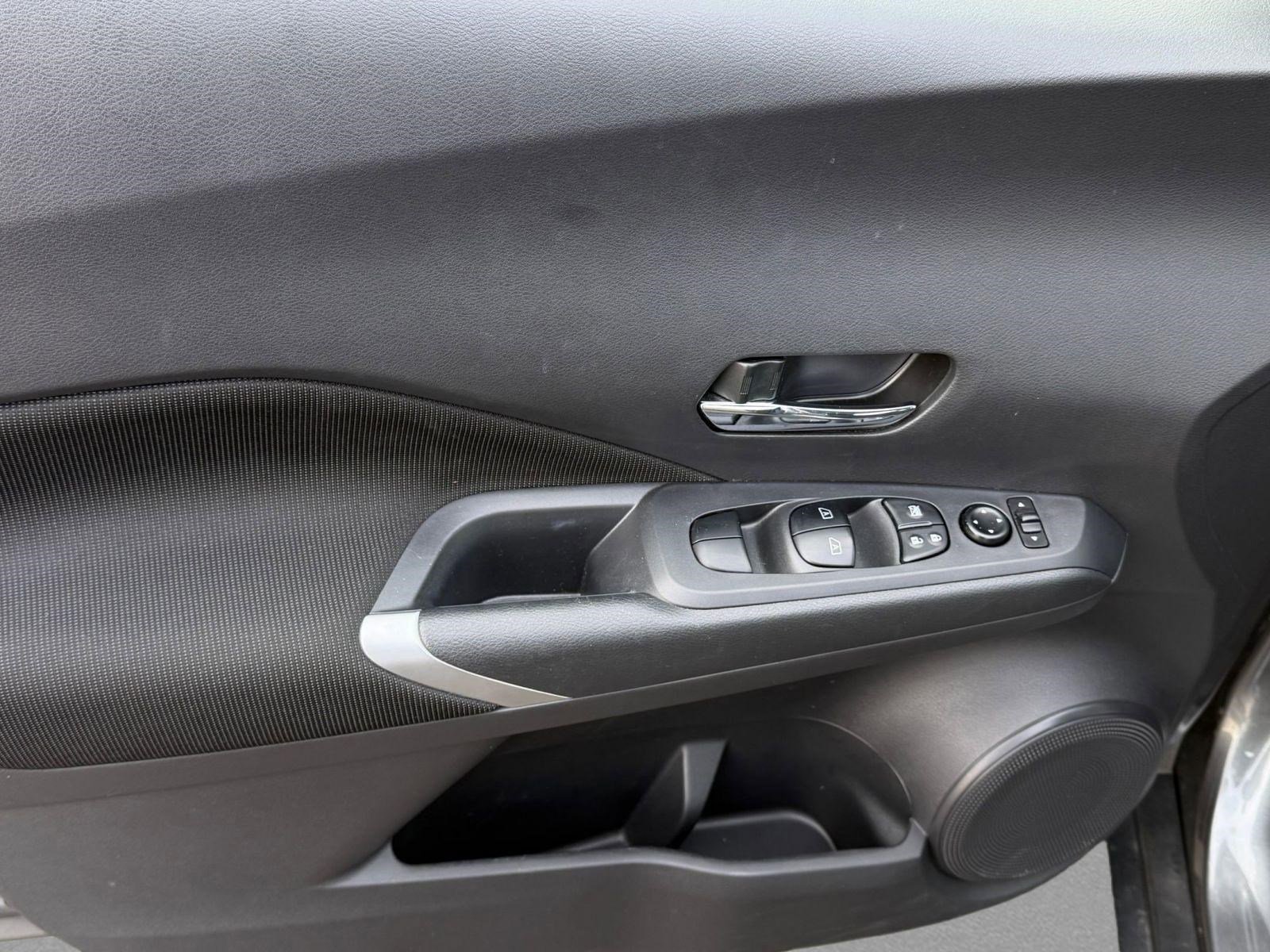 Used 2022 Nissan Kicks SV image 12