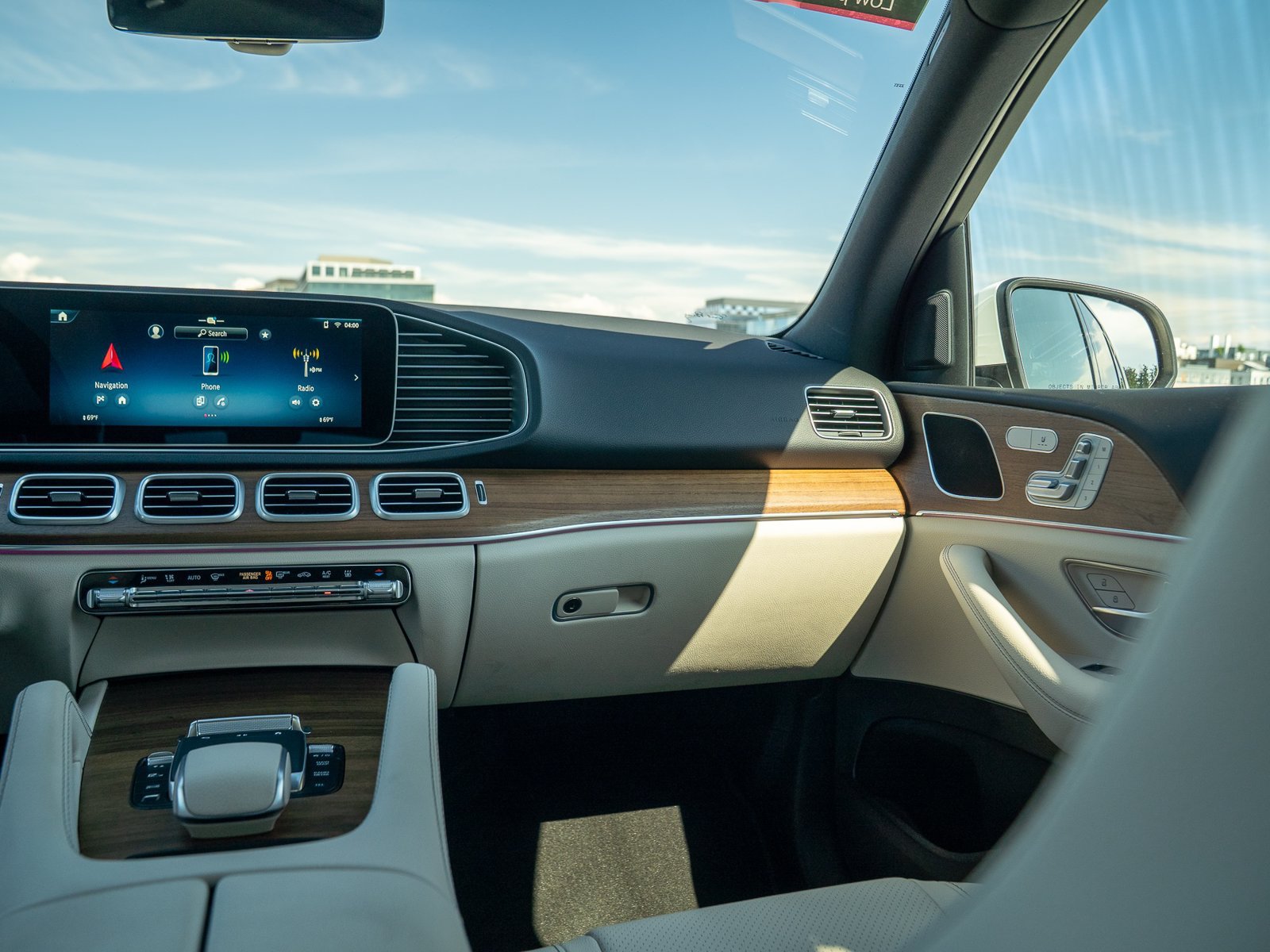 Certified 2025 Mercedes-Benz GLE 450e 4MATIC w/ Winter Package image 19