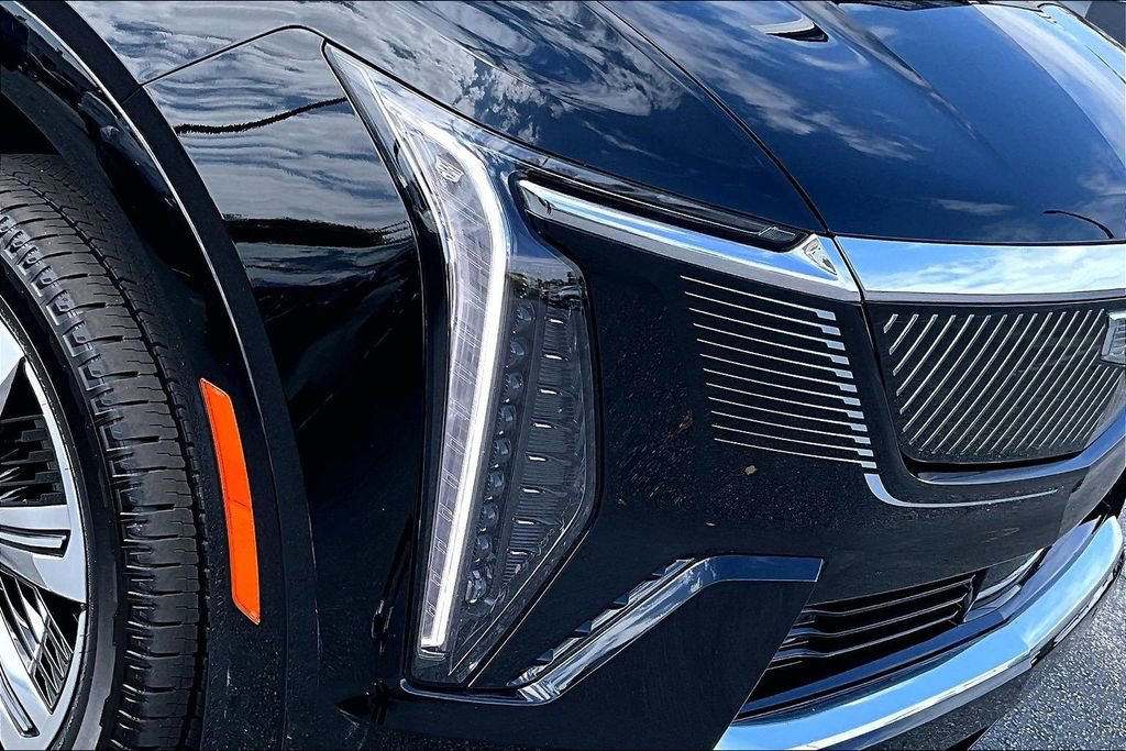 Certified 2025 Cadillac Escalade IQ Luxury 2 w/ LPO, Premium Carpet Package AWD/4WD image 32
