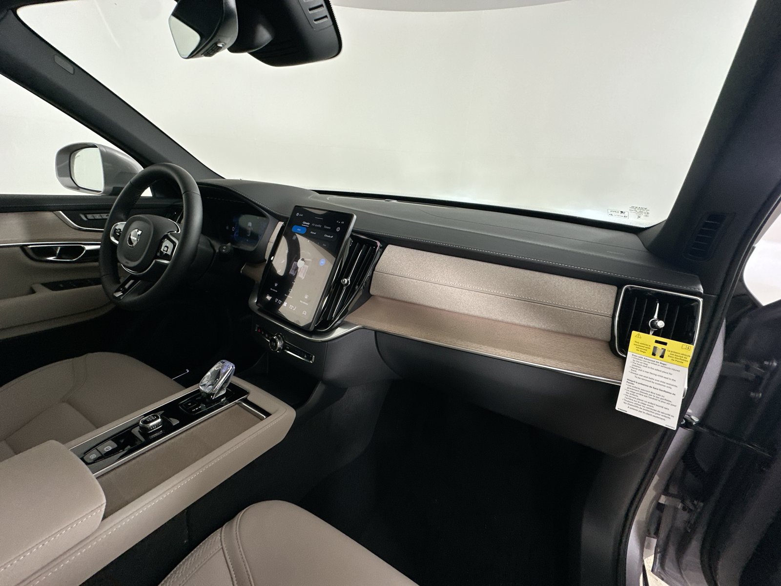 New 2026 Volvo XC90 T8 Plus w/ Protection Package Premier AWD/4WD image 45