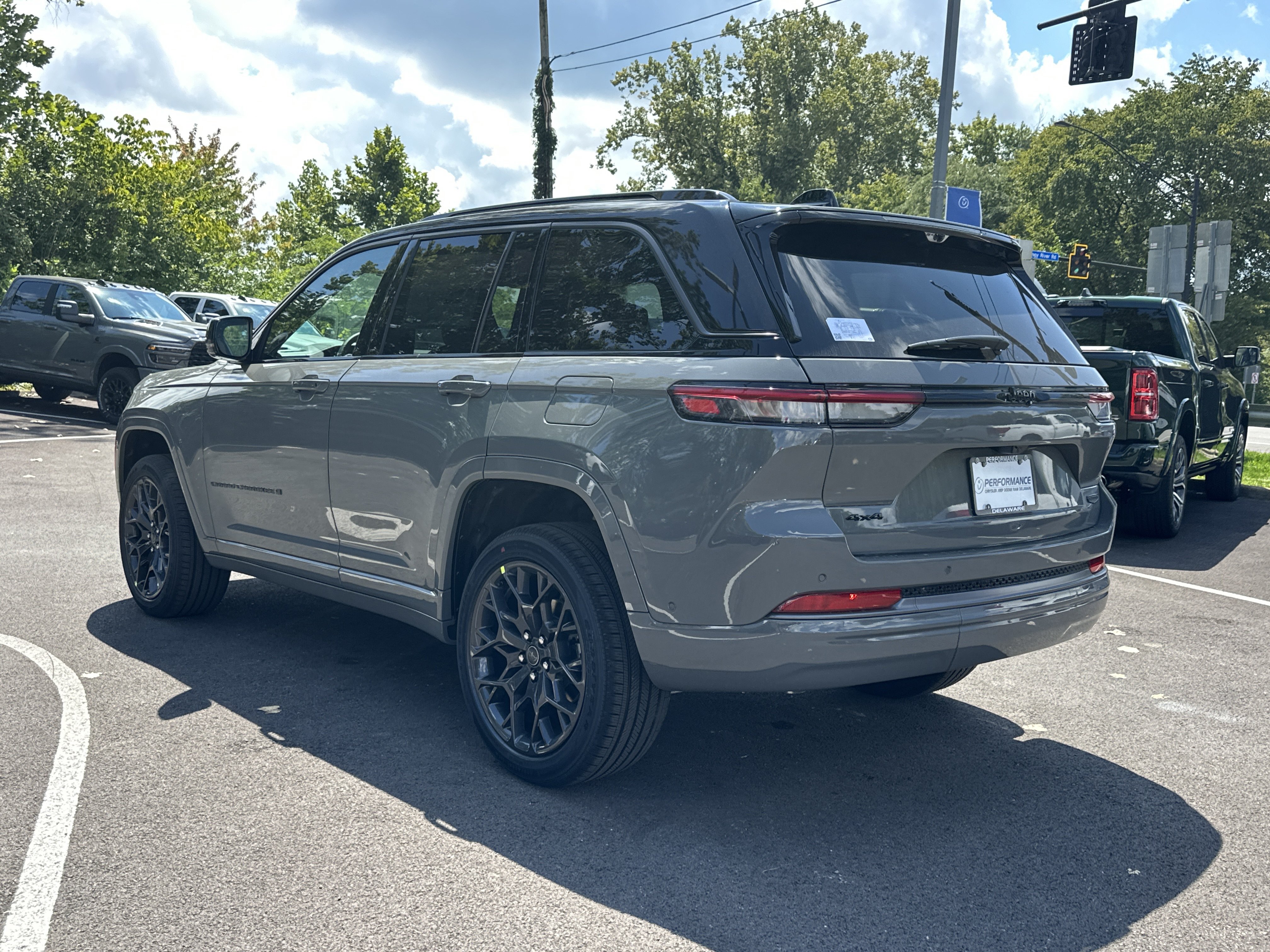 New 2027 Jeep Grand Cherokee Summit AWD/4WD image 27