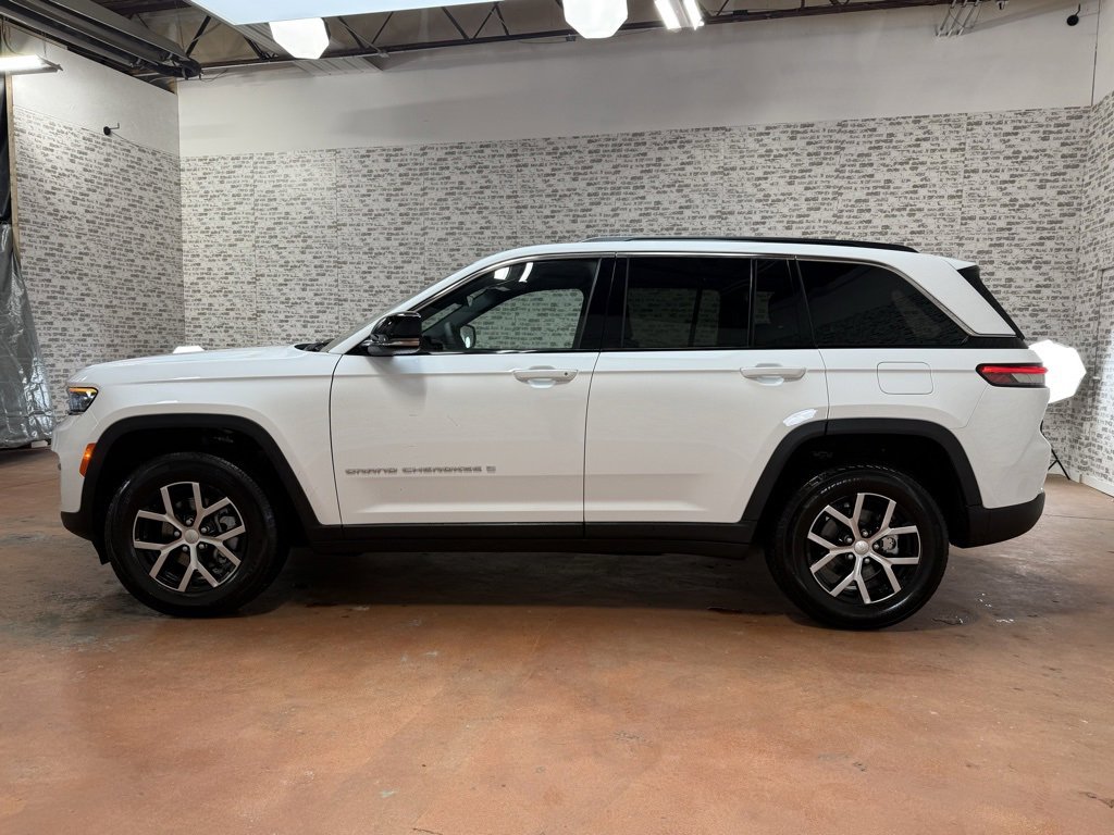 Used 2025 Jeep Grand Cherokee Limited image 5