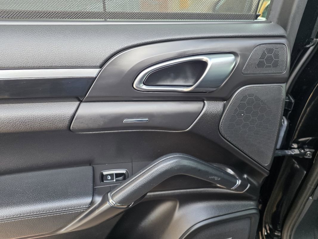 Used 2012 Porsche Cayenne S image 25