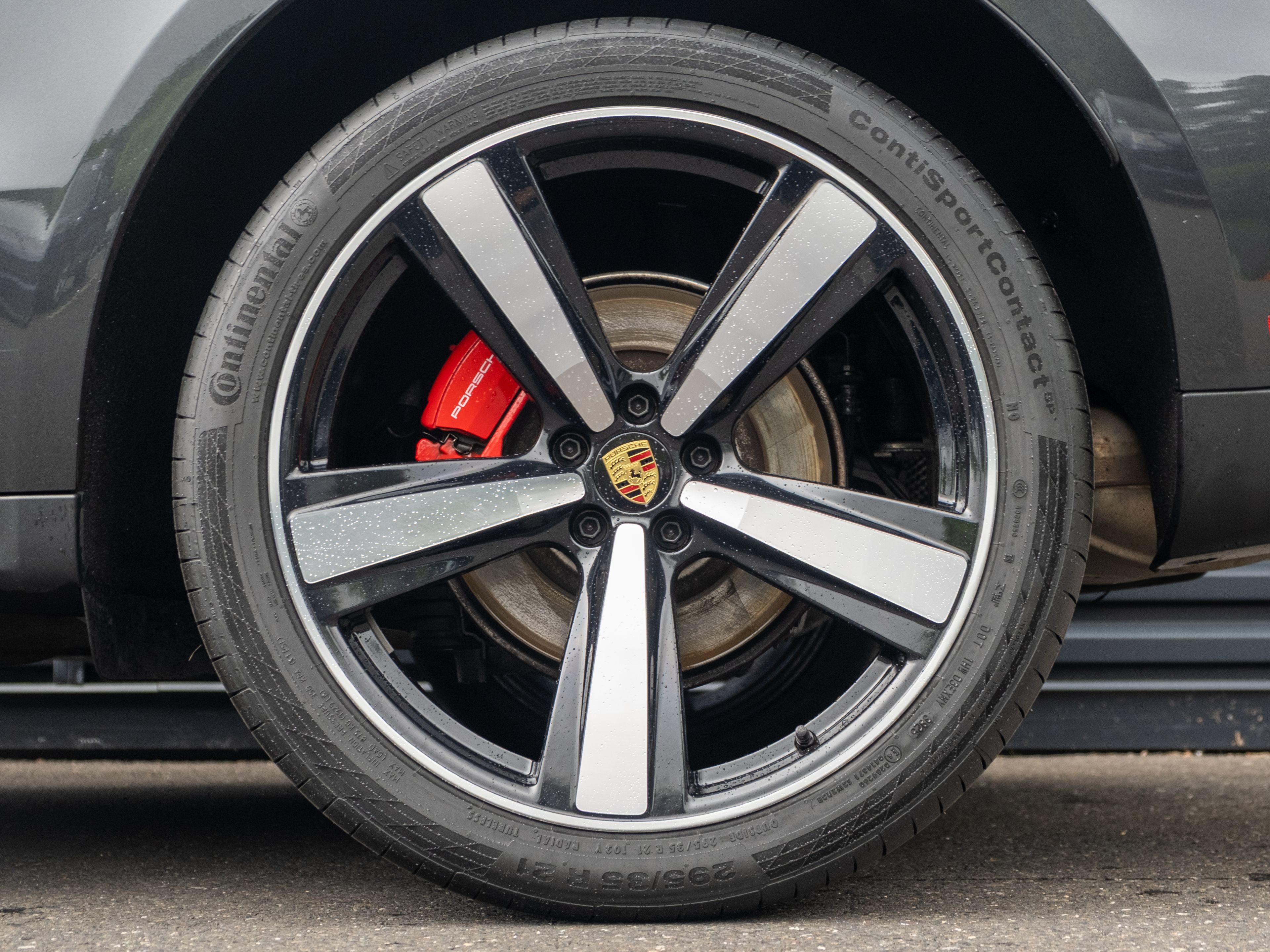 Certified 2024 Porsche Macan S AWD/4WD image 13