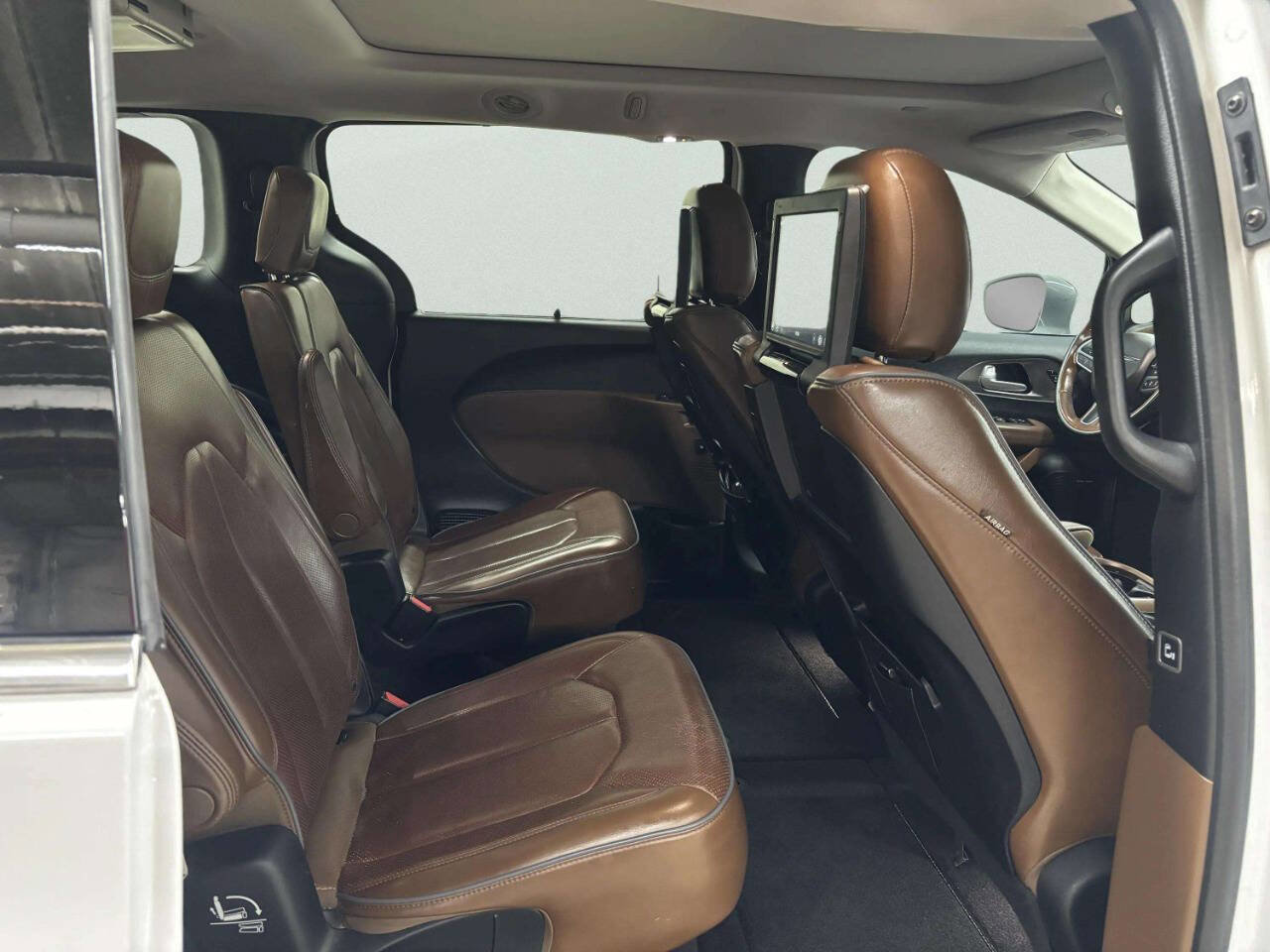 Used 2017 Chrysler Pacifica Limited FWD image 20