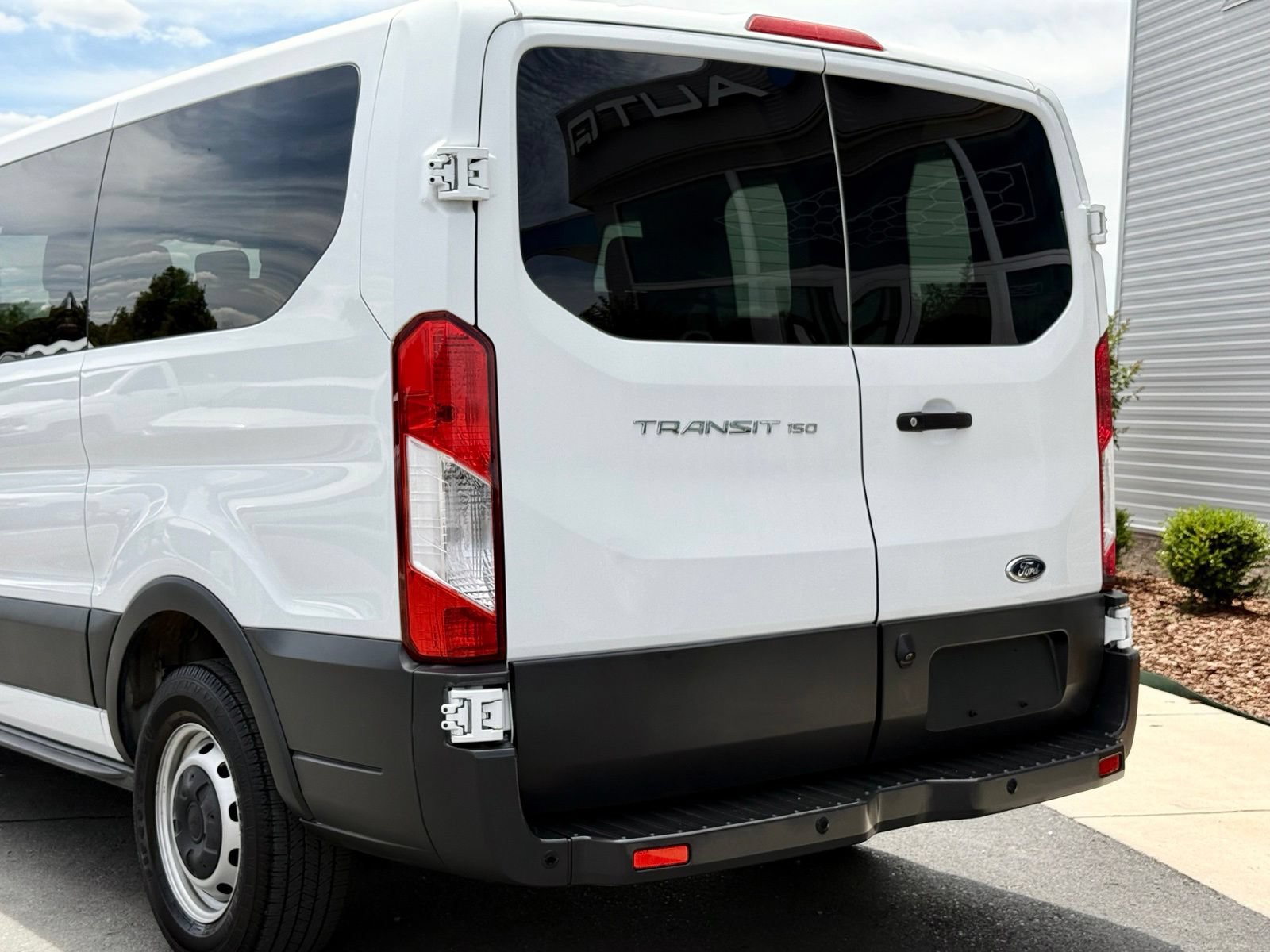 Used 2018 Ford Transit 150 XL RWD image 5
