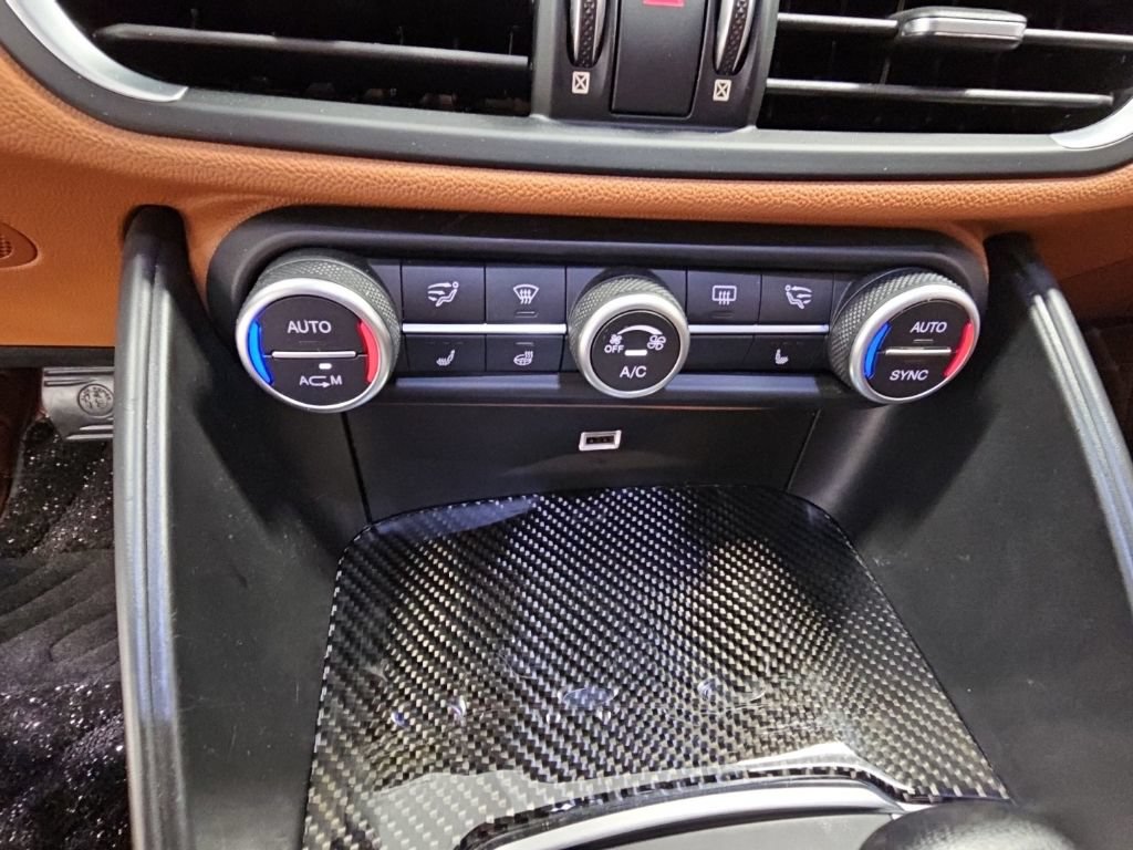 Used 2018 Alfa Romeo Giulia Ti w/ TI Performance Package RWD image 15