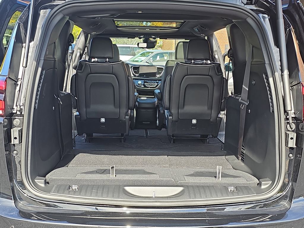 New 2026 Chrysler Pacifica Limited w/ S Appearance Package image 14