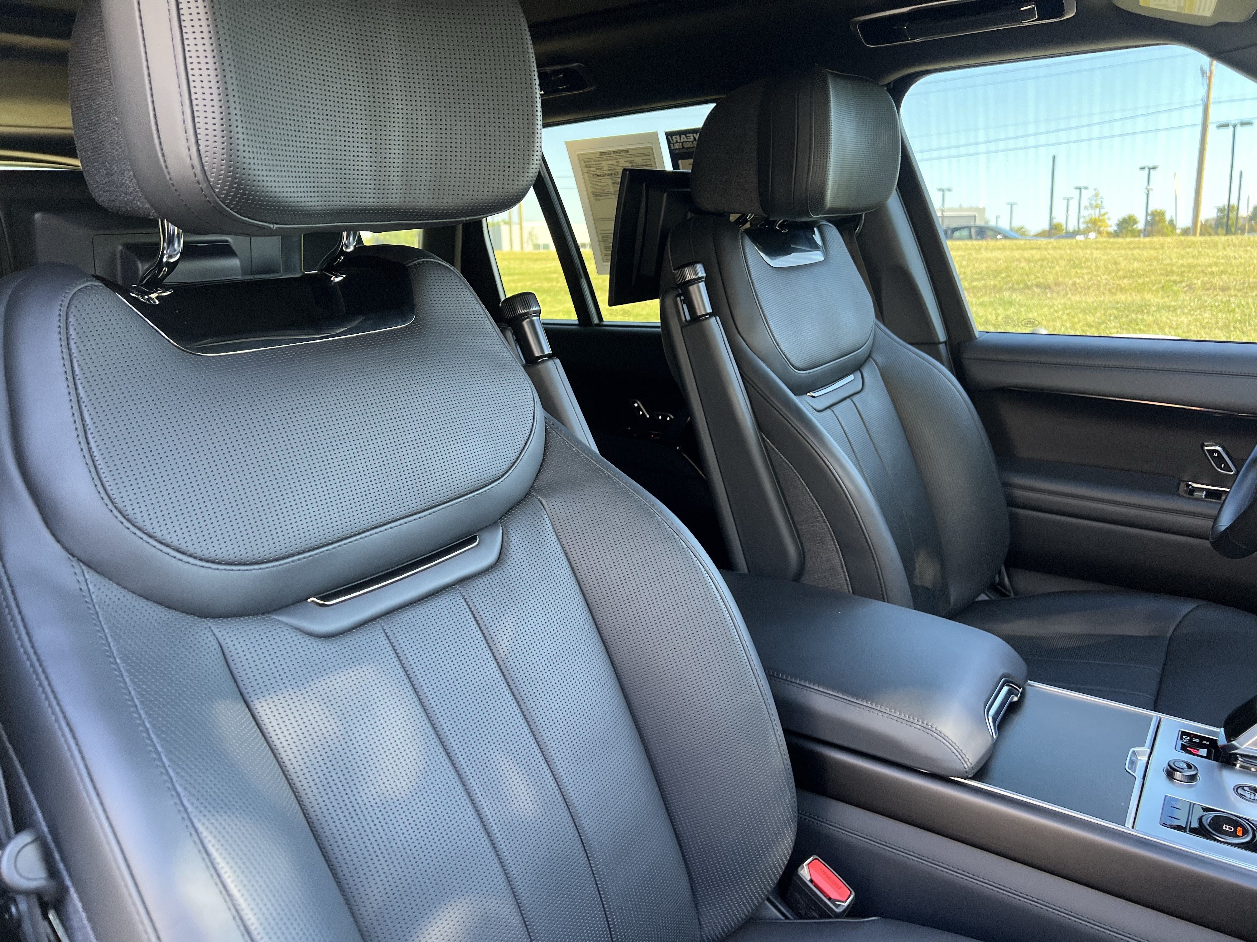 Used 2023 Land Rover Range Rover SV AWD/4WD image 35