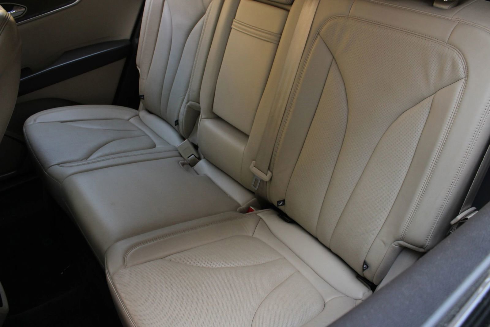 Used 2016 Lincoln MKX Reserve w/ Driver Assistance Package AWD/4WD image 18