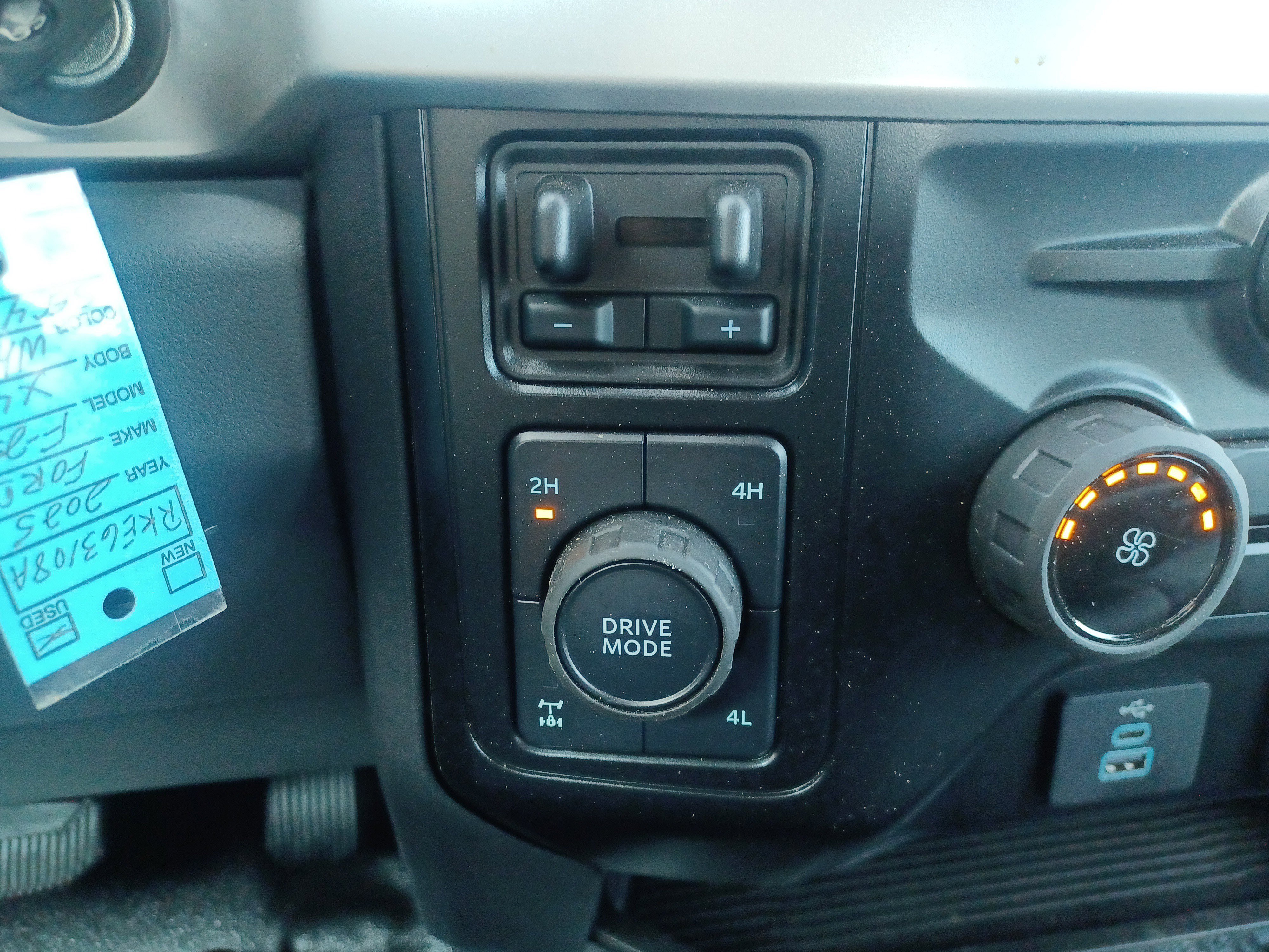 Used 2025 Ford F250 XL w/ XL Chrome Package image 32