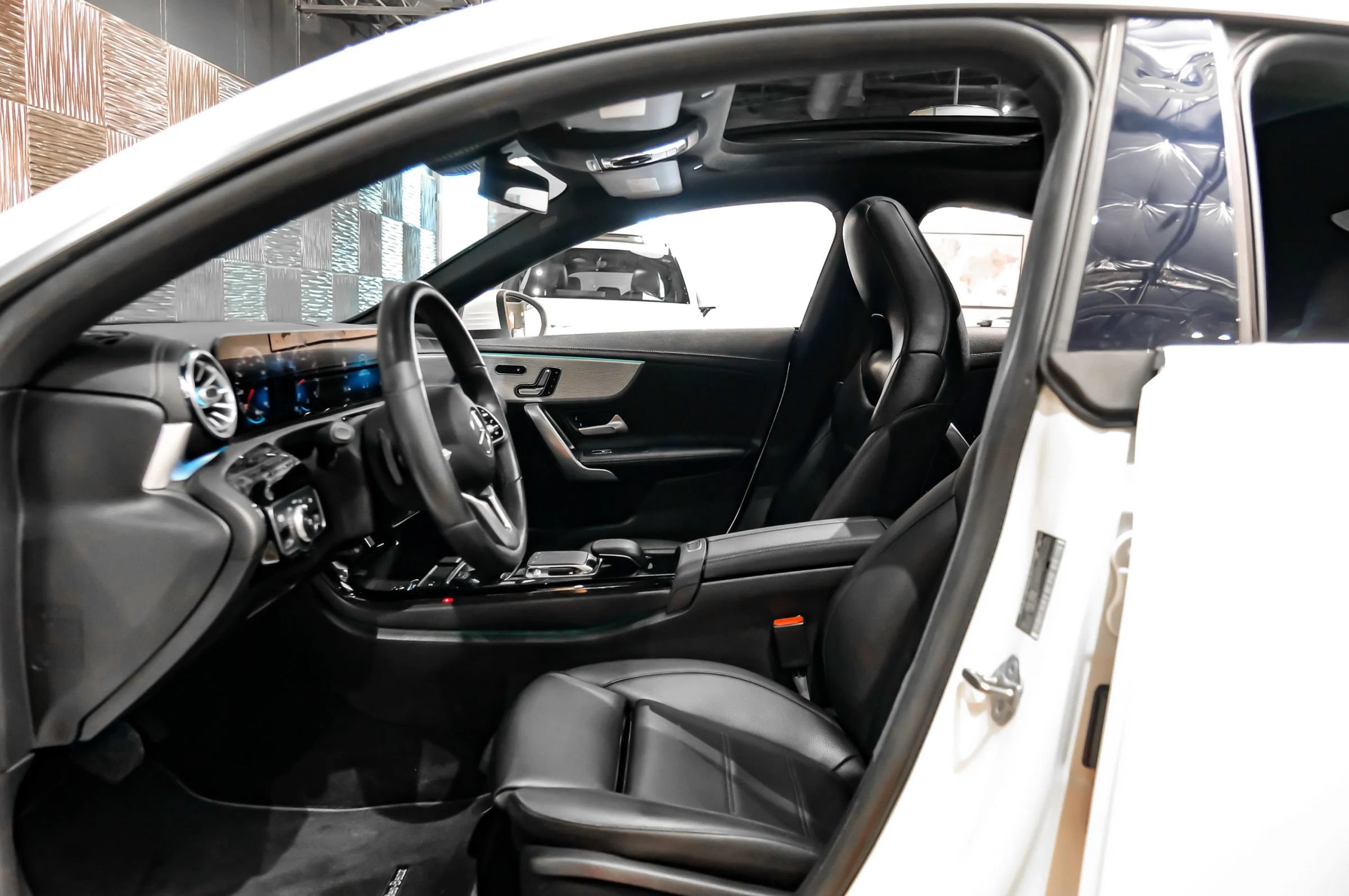 Used 2020 Mercedes-Benz CLA 250 image 4