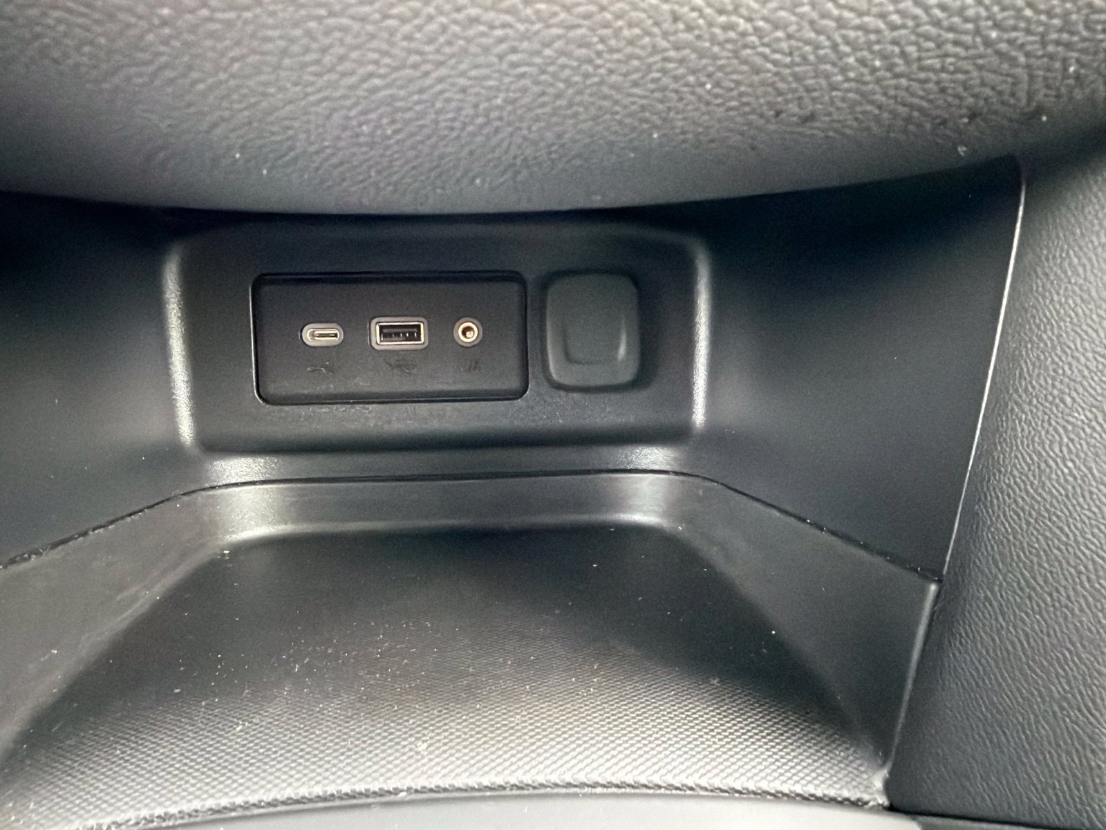 Used 2024 Chevrolet Equinox LT w/ LPO, Floor Liner Package FWD image 22