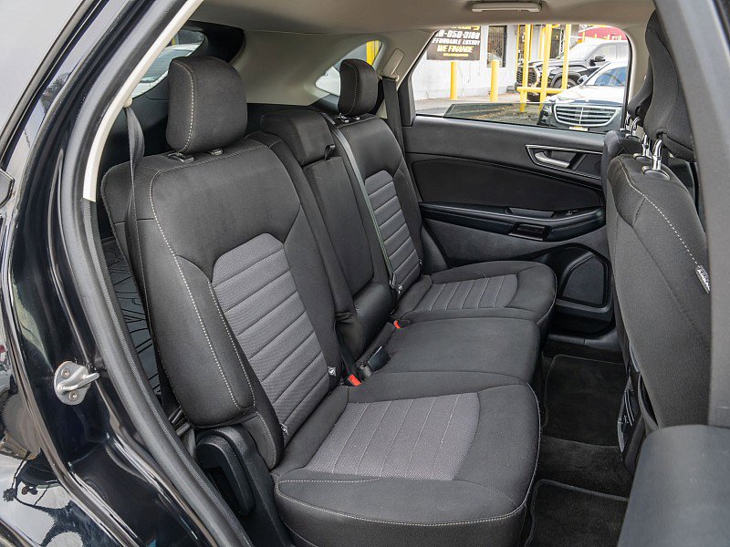 Used 2018 Ford Edge SE w/ Cargo Accessory Package image 17