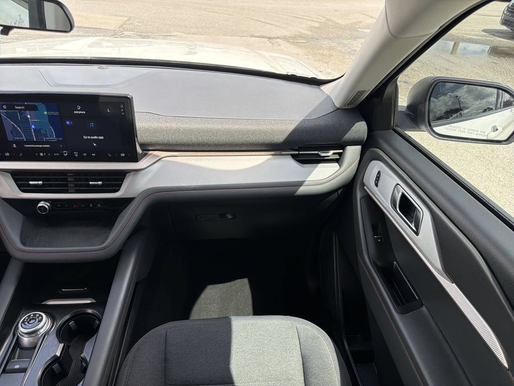 Used 2025 Ford Explorer Active RWD image 19
