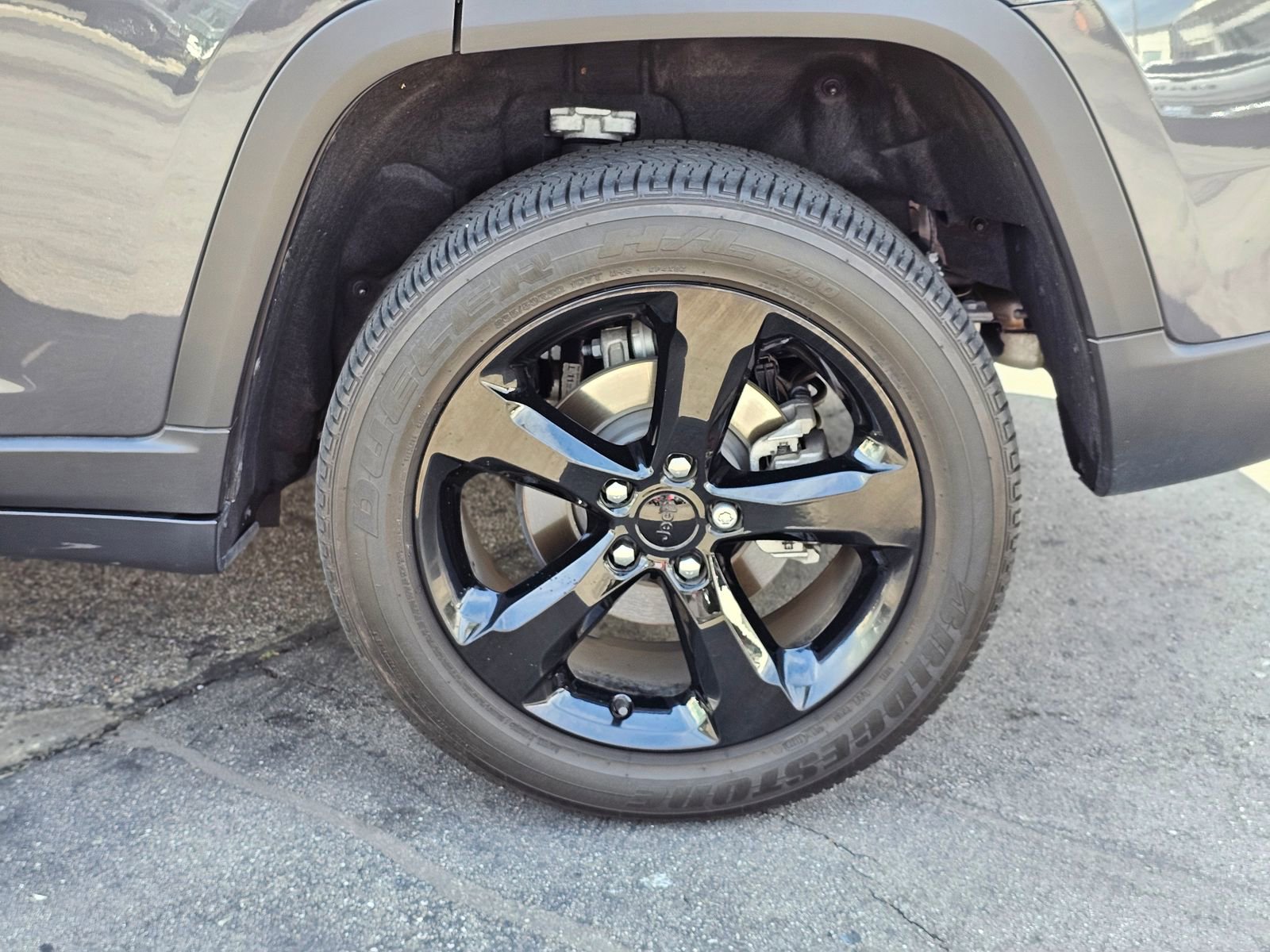 Used 2023 Jeep Grand Cherokee Altitude image 9