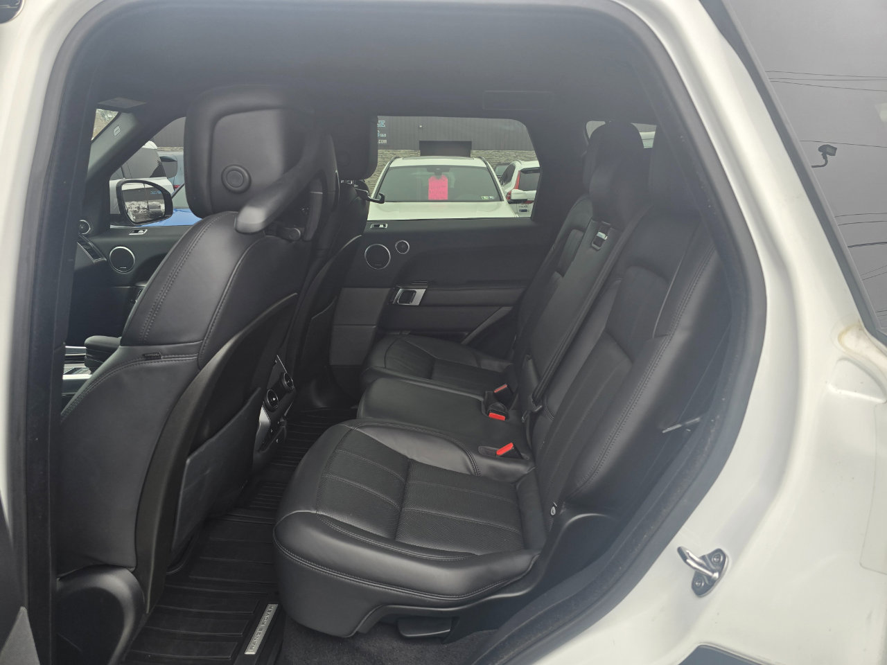 Used 2020 Land Rover Range Rover Sport HSE image 16