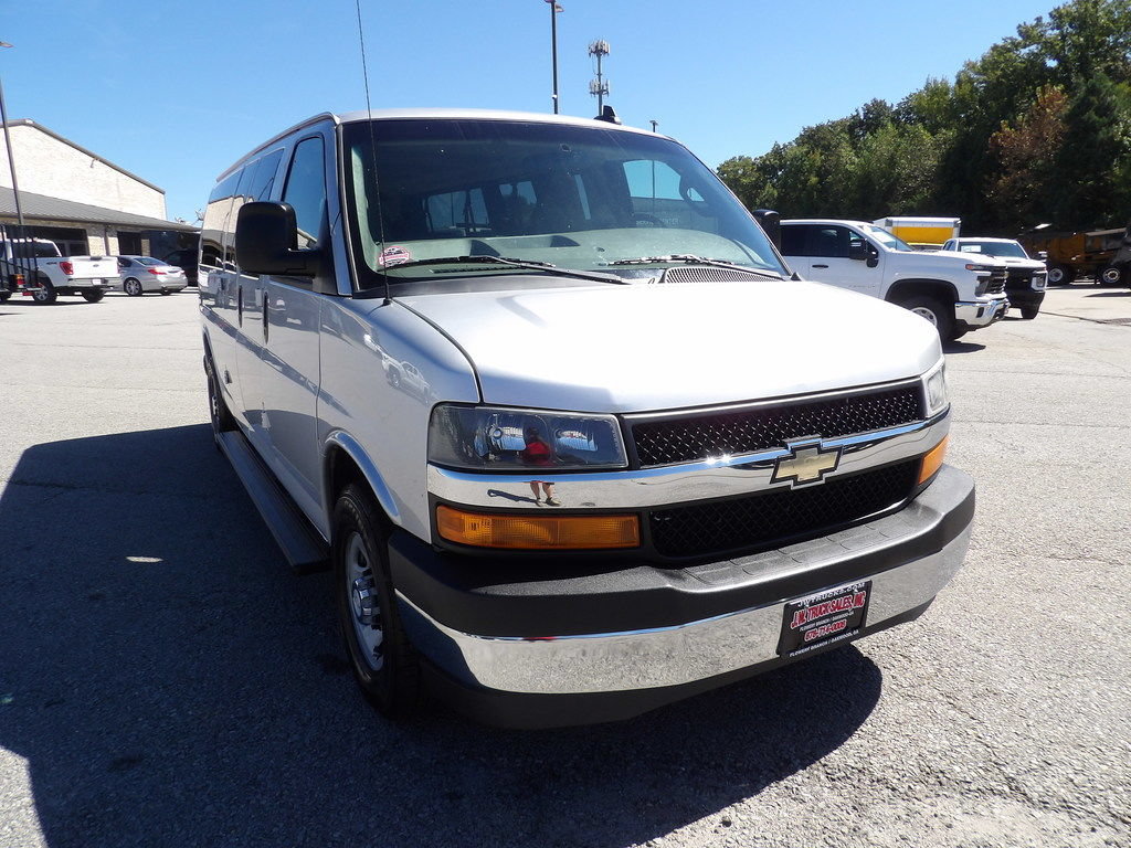 Used 2017 Chevrolet Express 3500 LT w/ LT Preferred Equipment Group RWD image 10