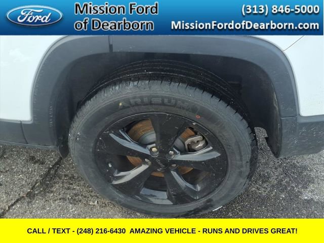 Used 2019 Jeep Cherokee Latitude Plus AWD/4WD image 9