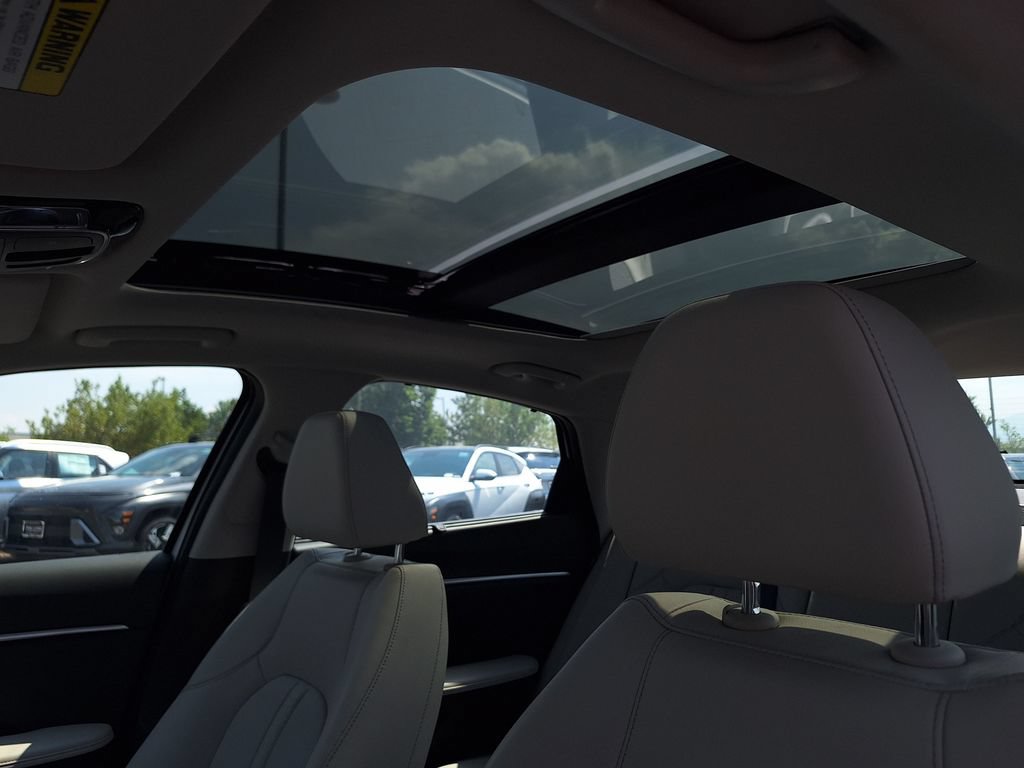 Certified 2025 Hyundai Sonata Limited FWD image 27