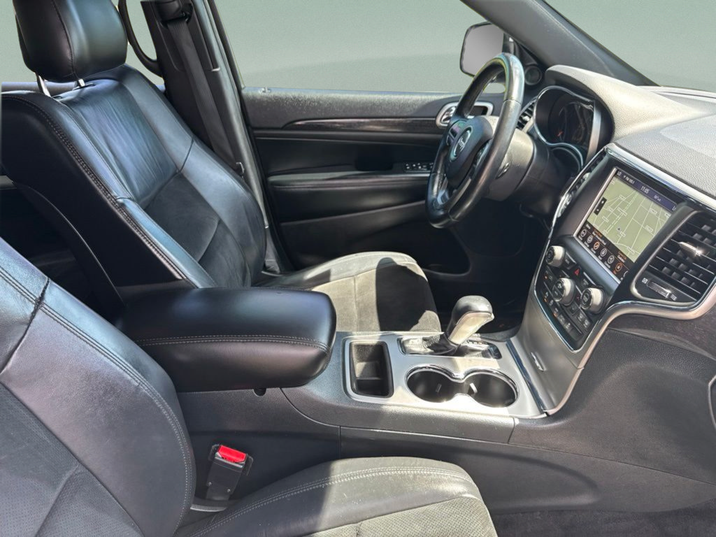 Used 2018 Jeep Grand Cherokee Laredo RWD image 27