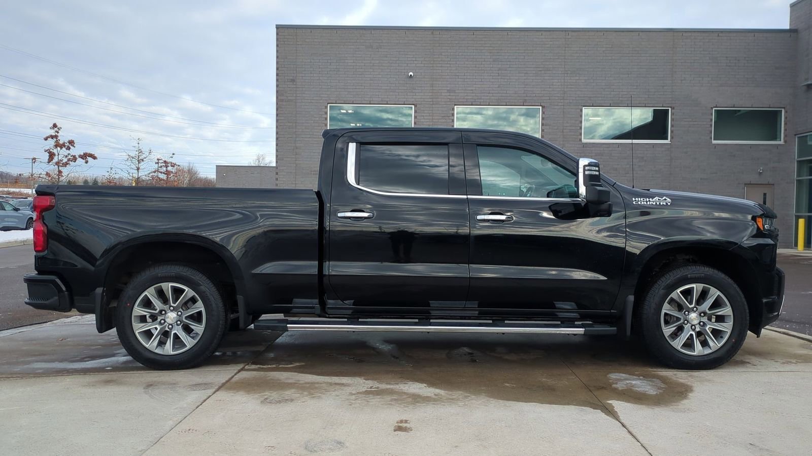 Used 2021 Chevrolet Silverado 1500 High Country w/ Technology Package image 8