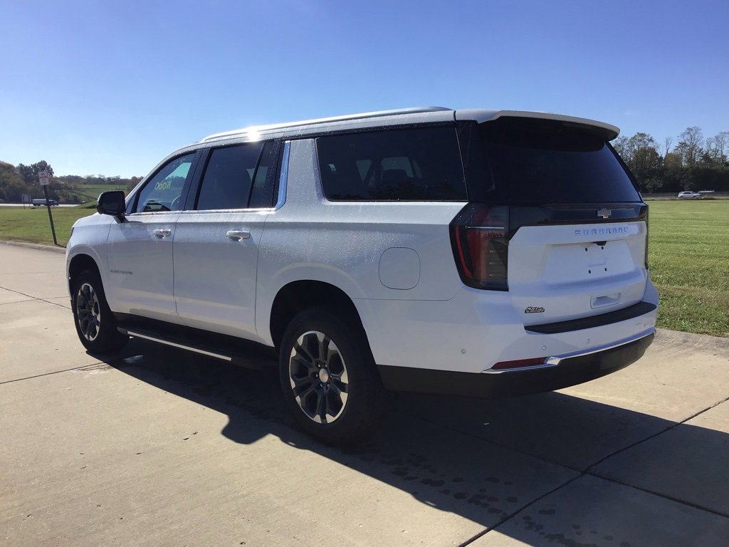 New 2026 Chevrolet Suburban LS image 7