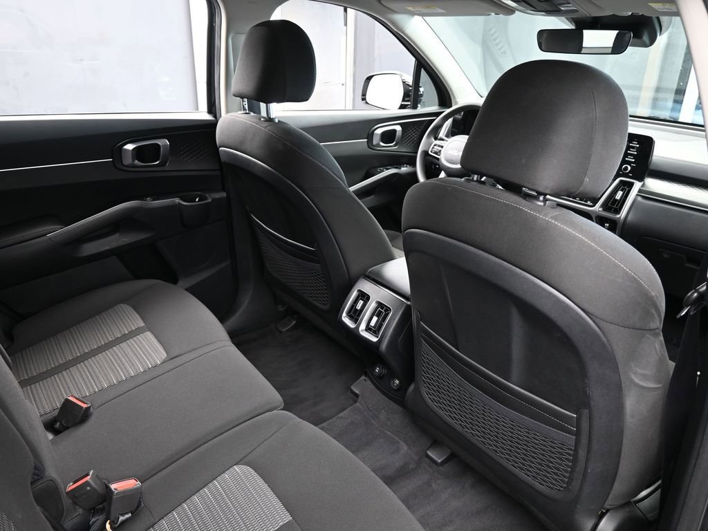 Used 2022 Kia Sorento LX image 40