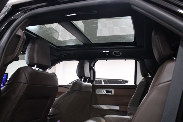 Used 2022 Ford Explorer King Ranch w/ Technology Package image 3