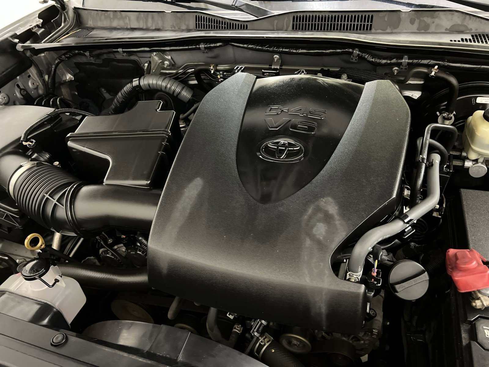 Used 2016 Toyota Tacoma TRD Sport image 25