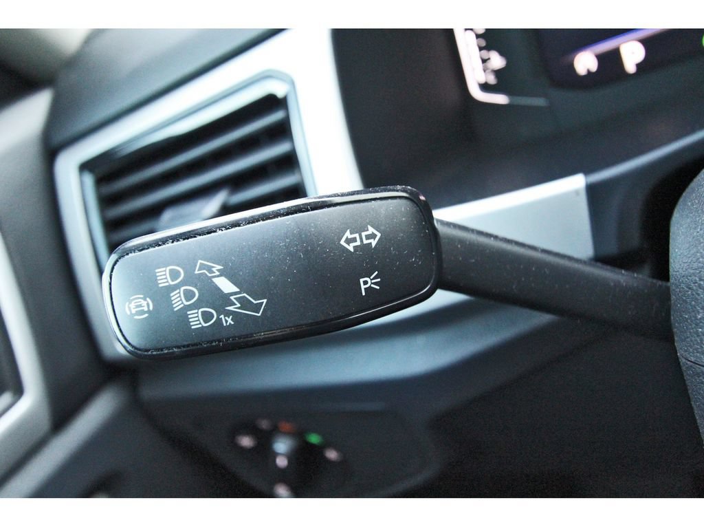Used 2023 Volkswagen Atlas SEL R-Line AWD/4WD image 18