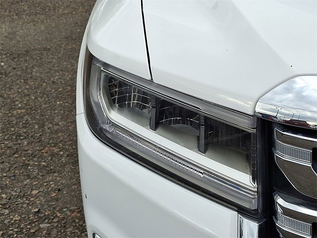 Certified 2023 GMC Acadia SLT image 9