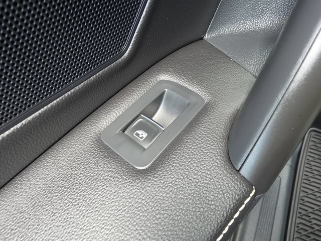 Used 2022 Volkswagen Tiguan SE R-Line AWD/4WD image 11