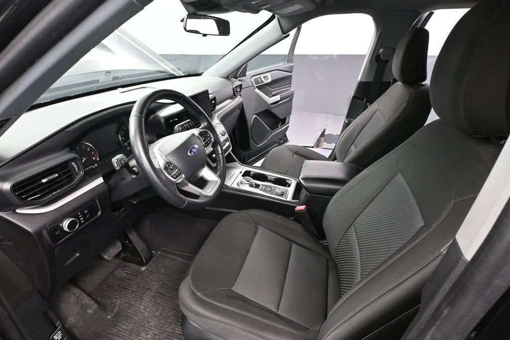 Used 2023 Ford Explorer XLT AWD/4WD image 21