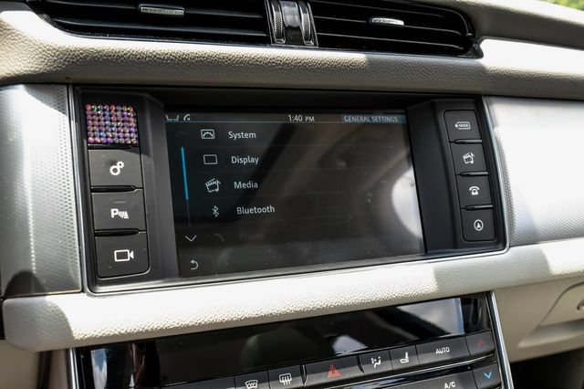 Used 2016 Jaguar XF Prestige RWD image 34