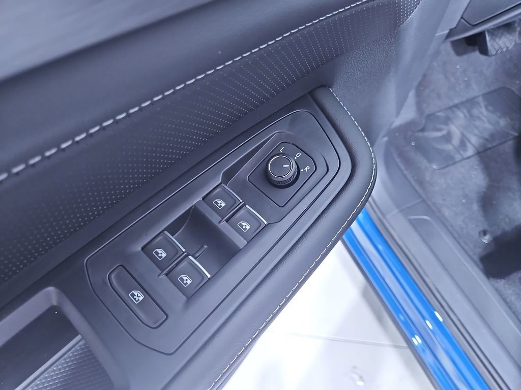 New 2025 Volkswagen Atlas Cross Sport SE image 11