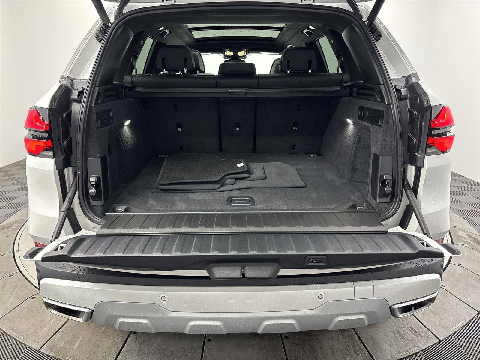 Used 2024 BMW X5 xDrive40i w/ Premium Package image 21