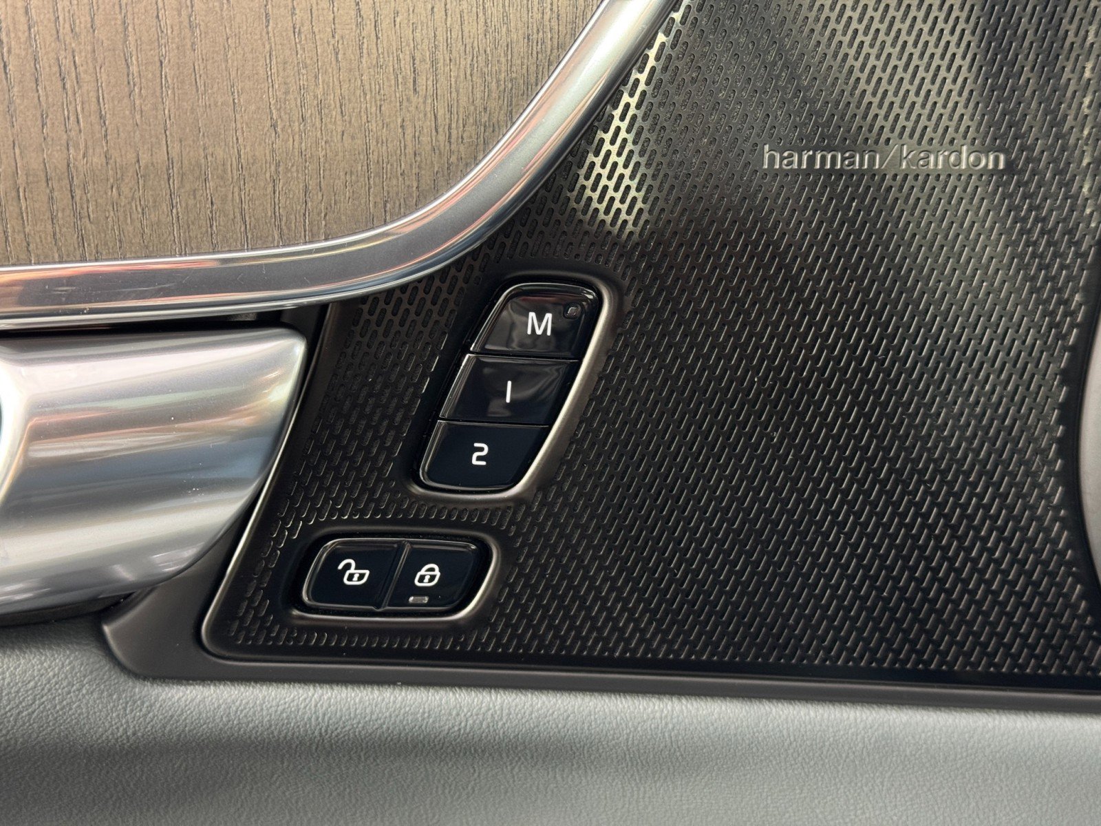 Used 2024 Volvo S90 T8 Ultimate image 18