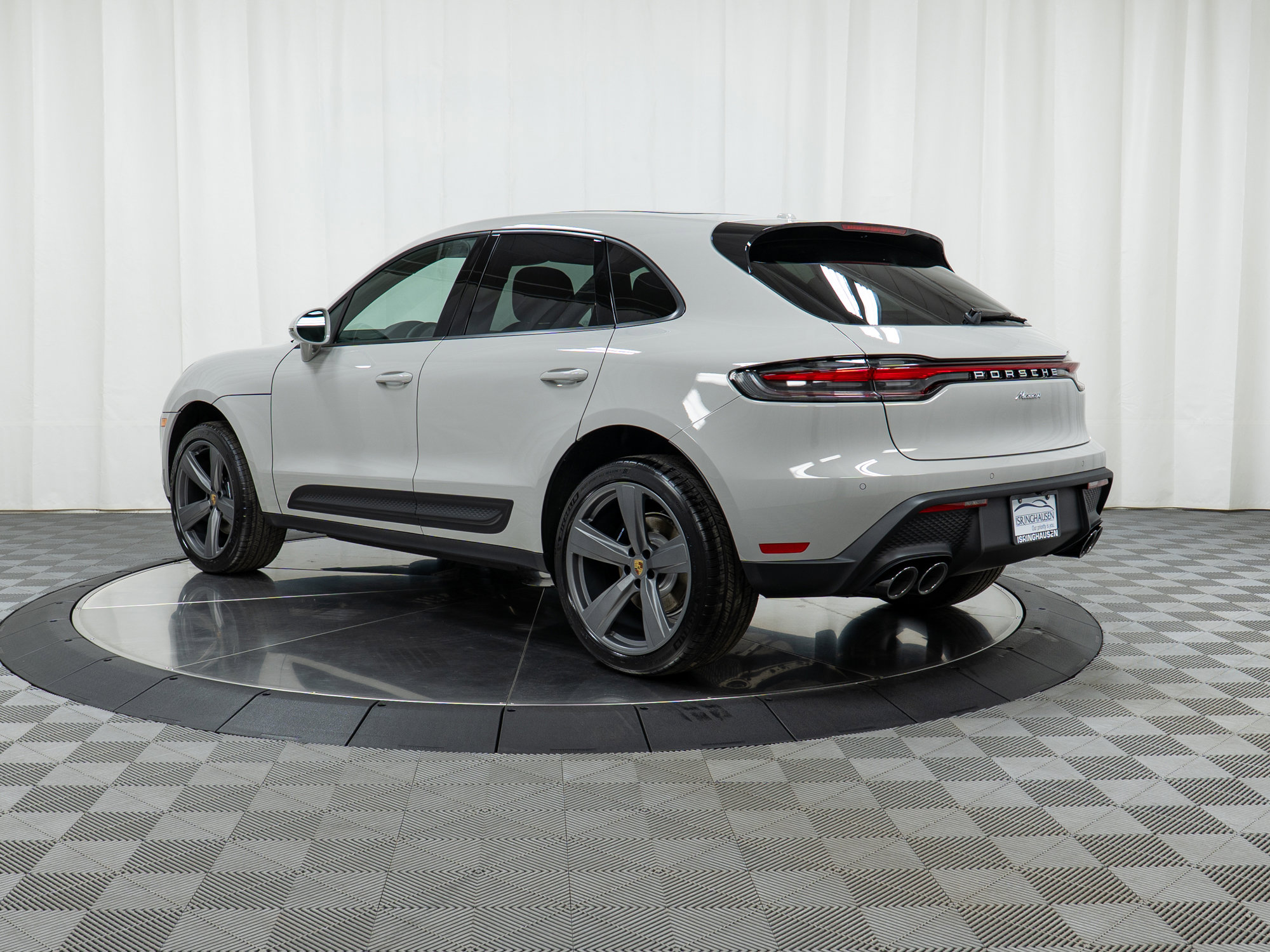 Used 2025 Porsche Macan image 3