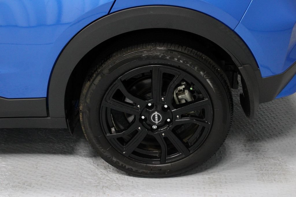 Certified 2023 Nissan Kicks SR w/ SR Premium Package FWD image 18
