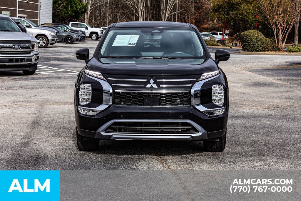 Used 2025 Mitsubishi Outlander SE image 11