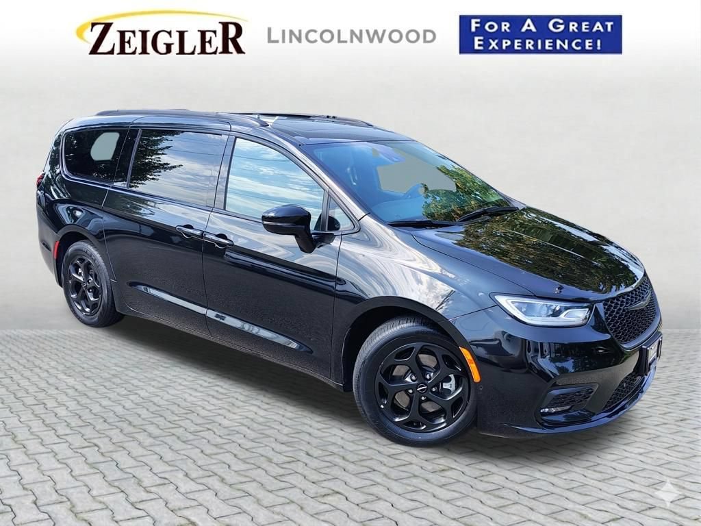 Used 2024 Chrysler Pacifica Premium FWD video 2