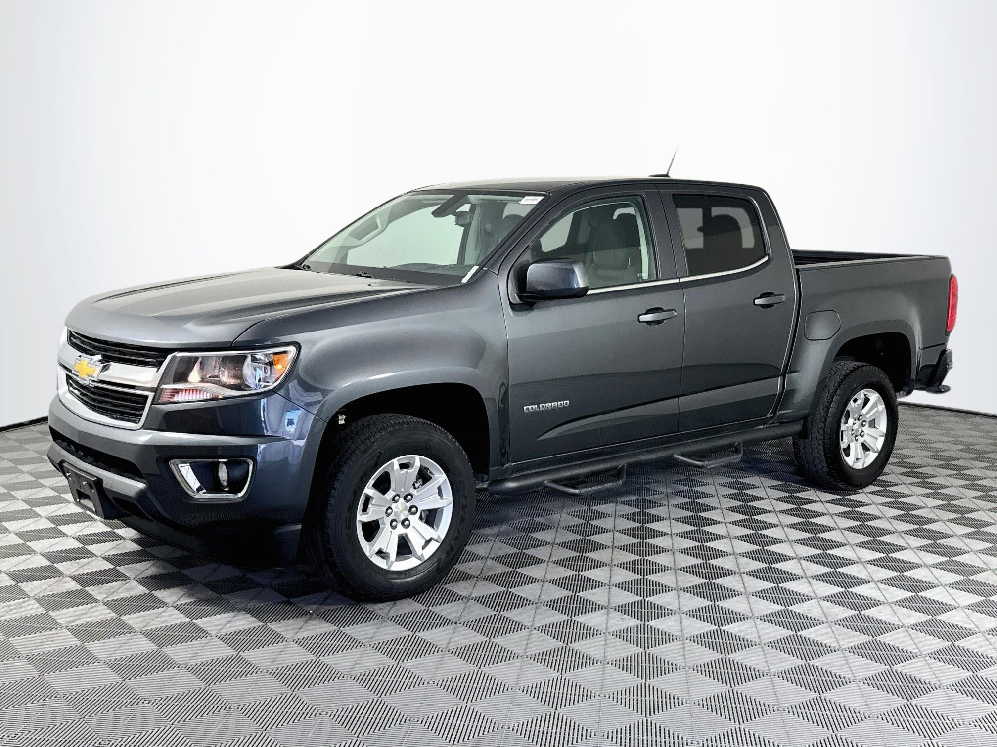 Used 2017 Chevrolet Colorado LT w/ LT Convenience Package RWD image 4